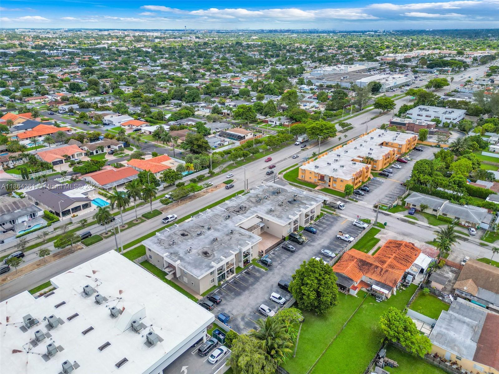 LUXURY CORAL LIVING CONDO - Residential
