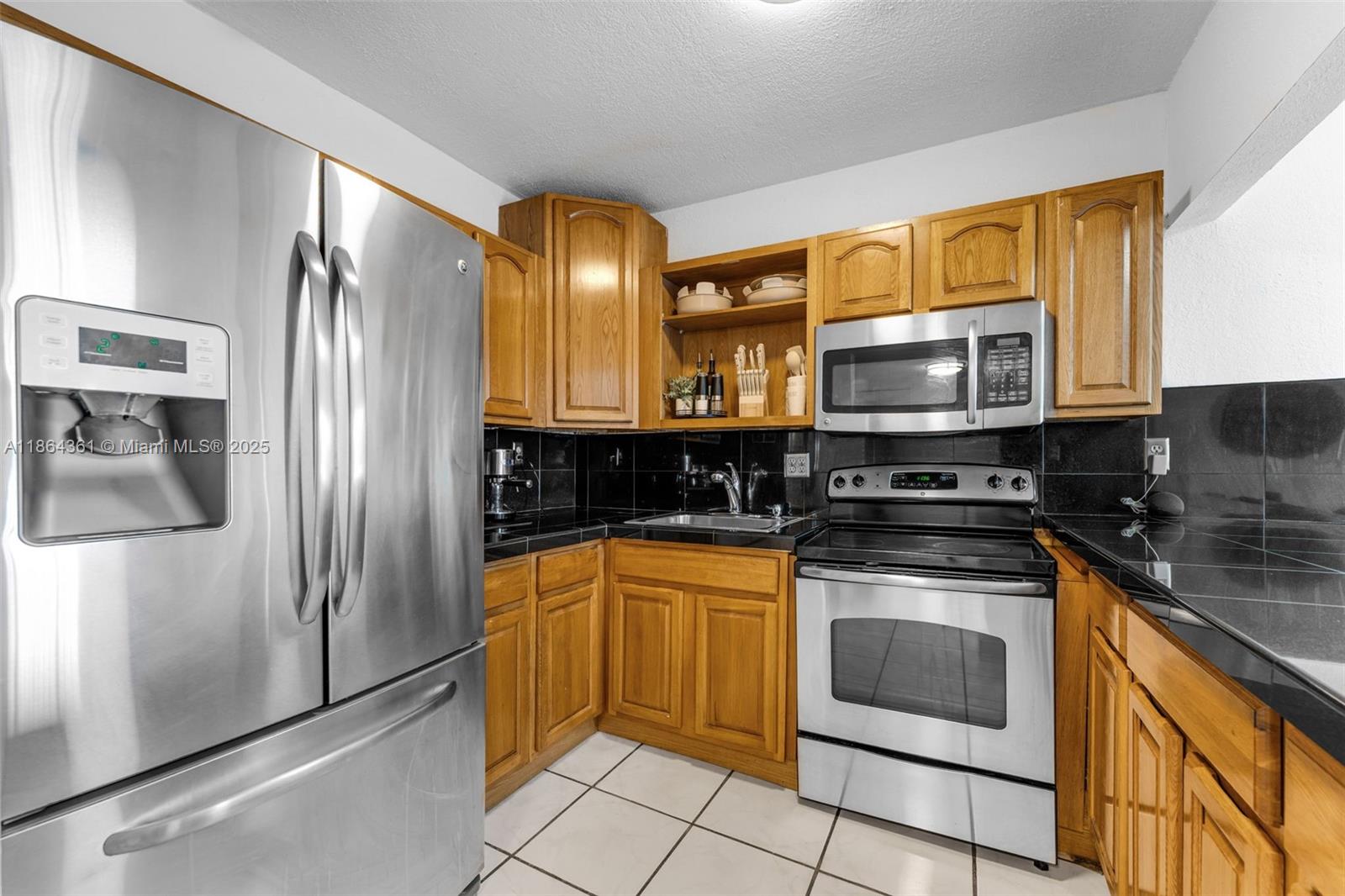 LUXURY CORAL LIVING CONDO - Residential