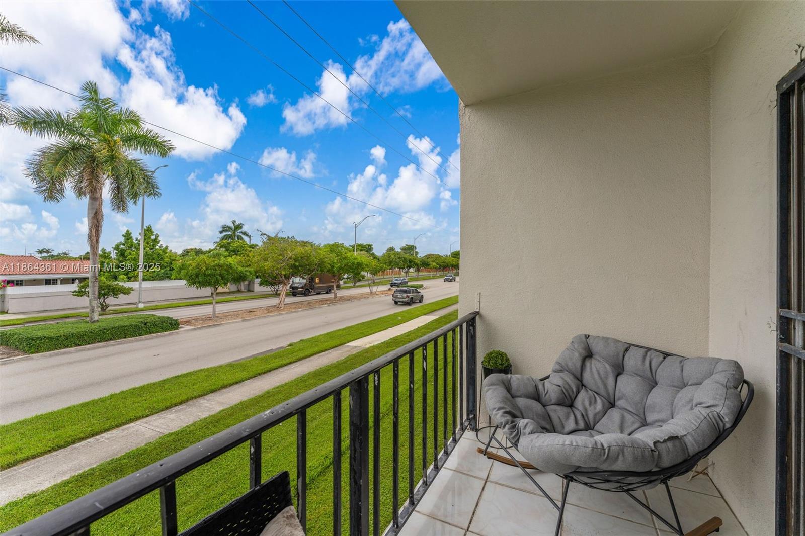 LUXURY CORAL LIVING CONDO - Residential