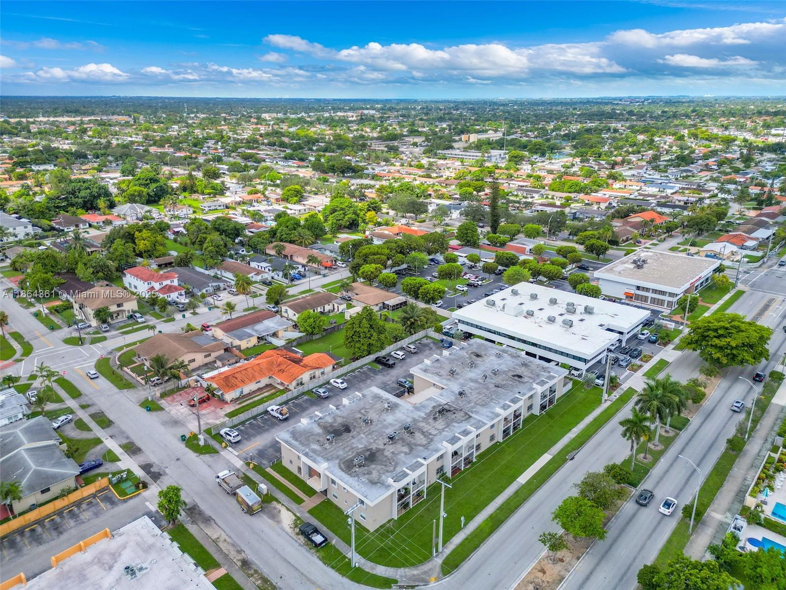 LUXURY CORAL LIVING CONDO - Residential