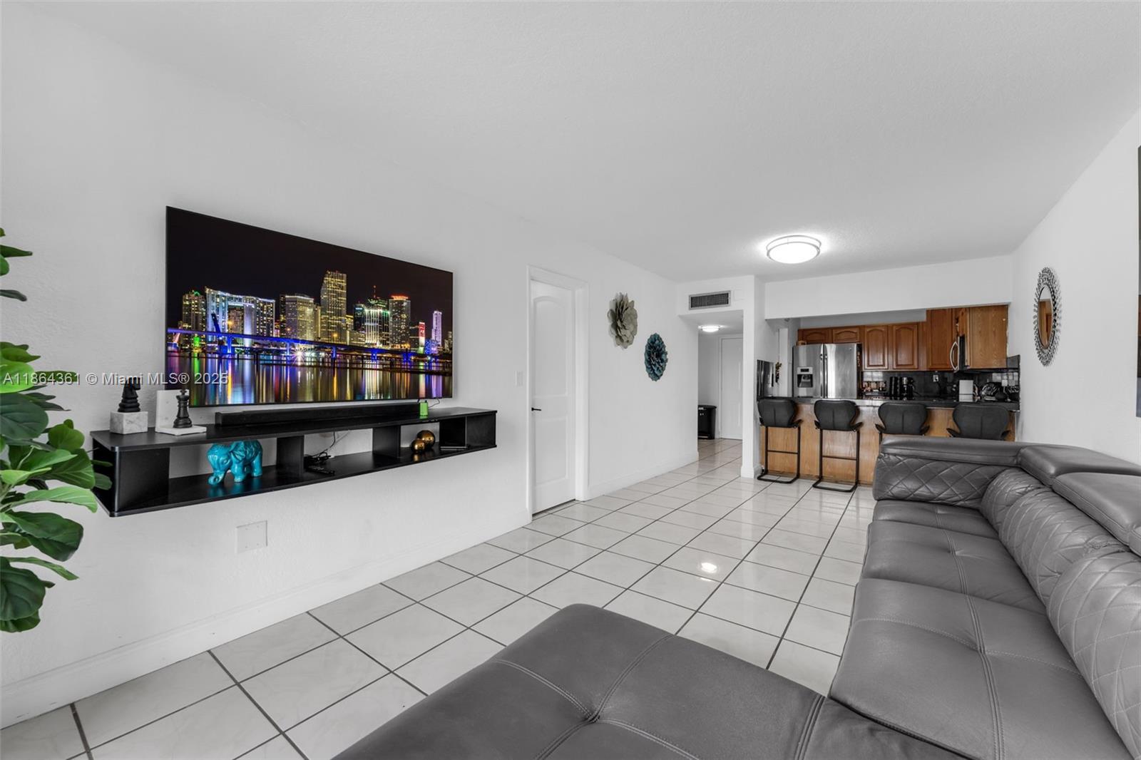 LUXURY CORAL LIVING CONDO - Residential