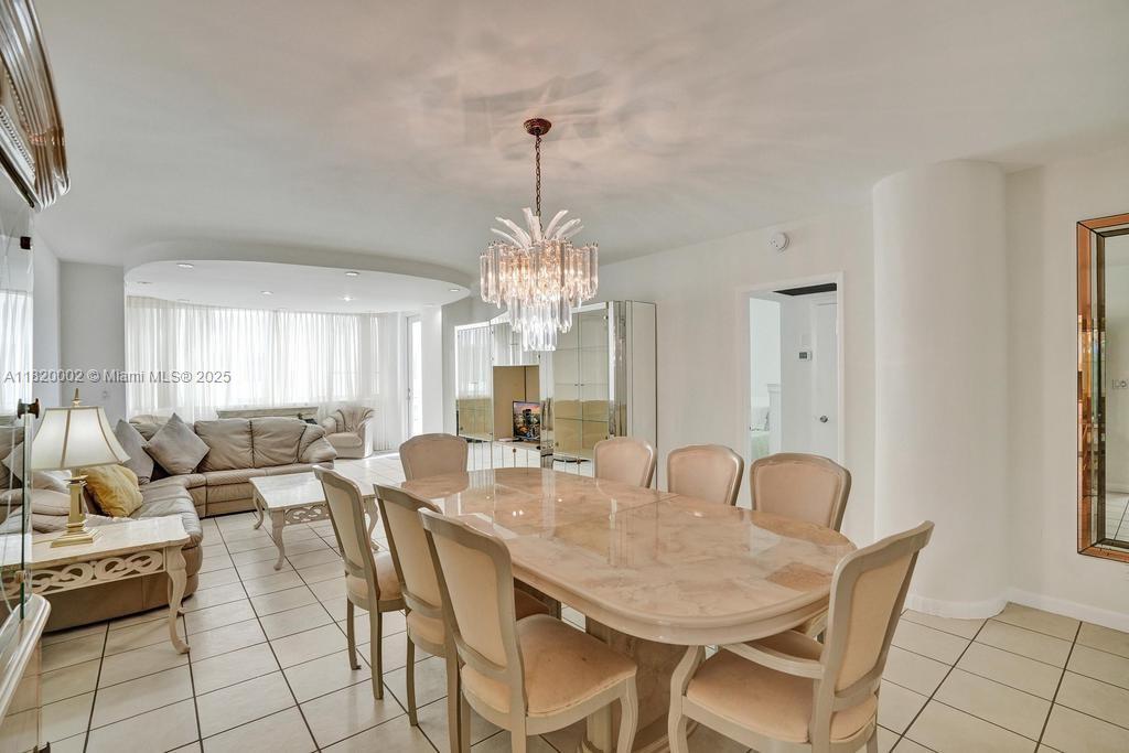 5005 Collins Ave 424