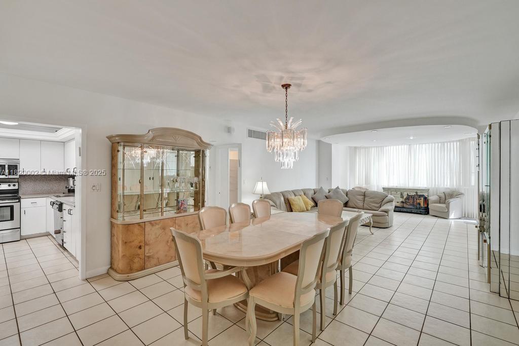 5005 Collins Ave 424