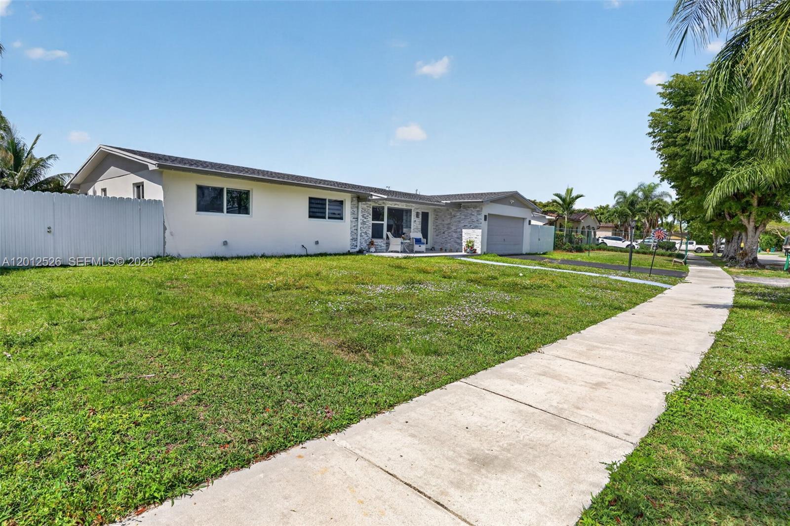 KENDALE LAKES SEC EIGHT - Residential