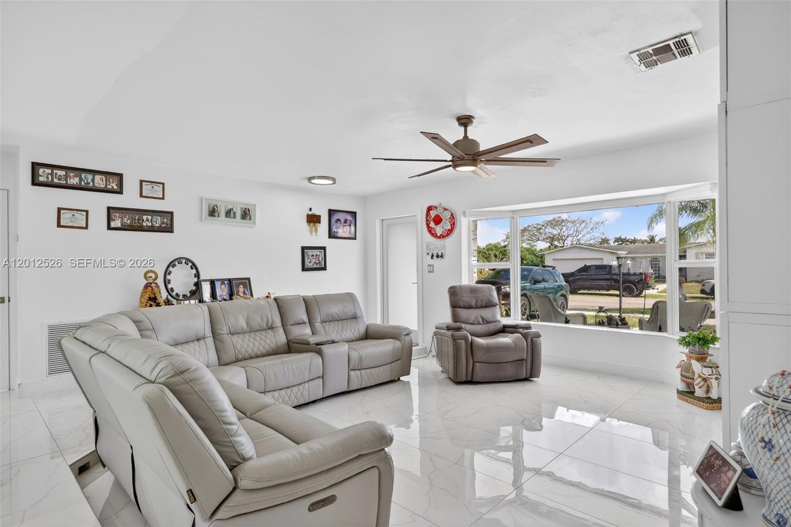KENDALE LAKES SEC EIGHT - Residential