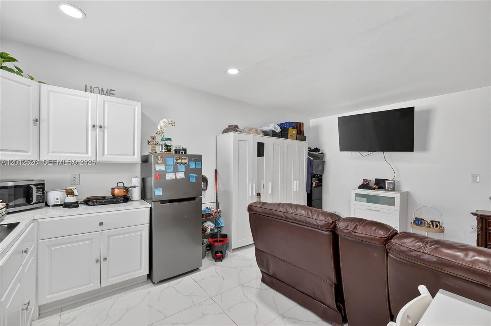 KENDALE LAKES SEC EIGHT - Residential