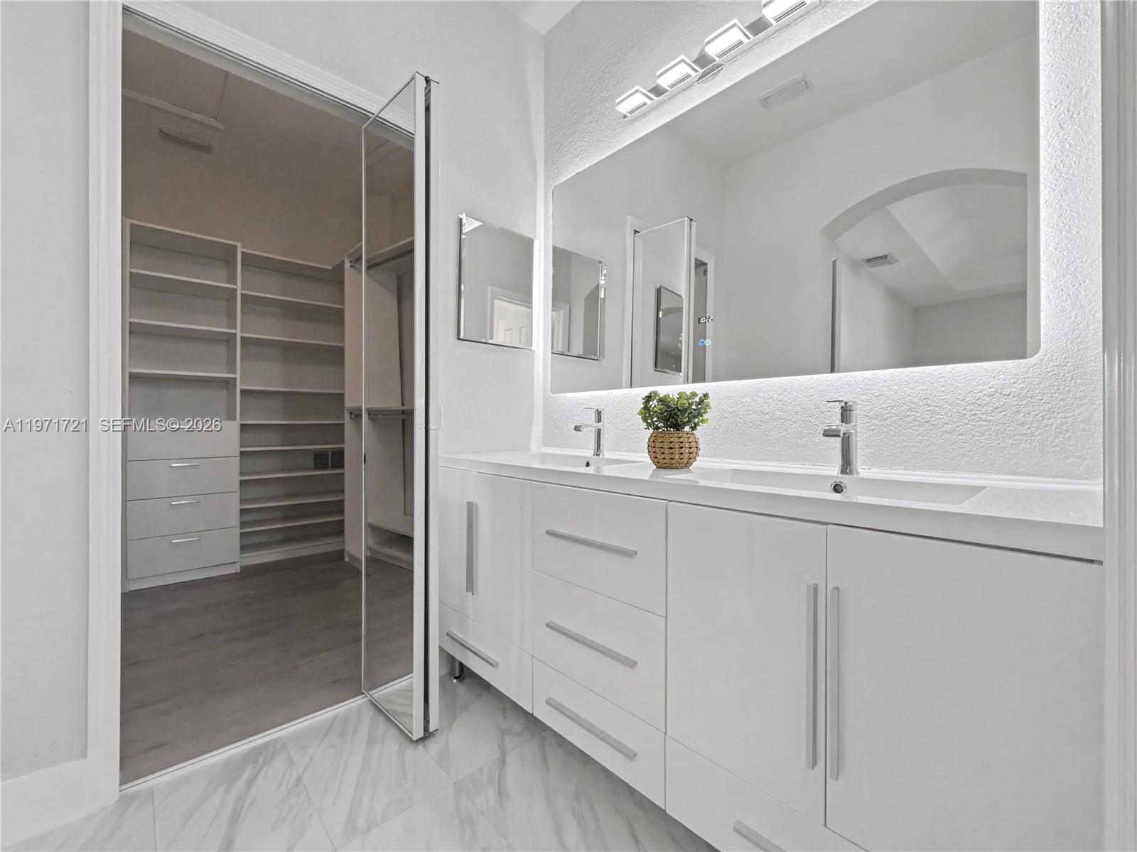 ISLANDS AT DORAL 1ST ADDN - Residential