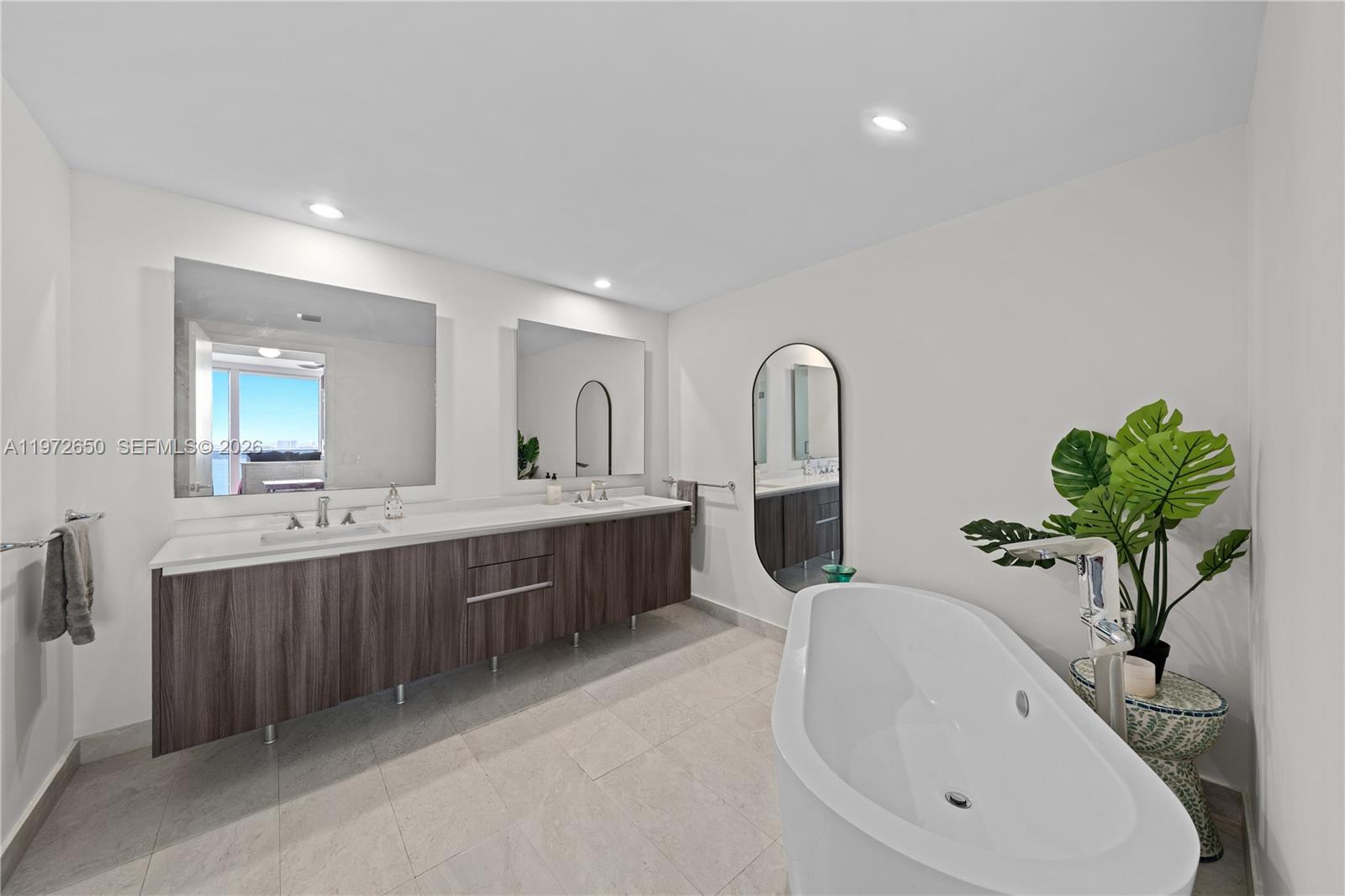 ARIA ON THE BAY CONDO - Residential