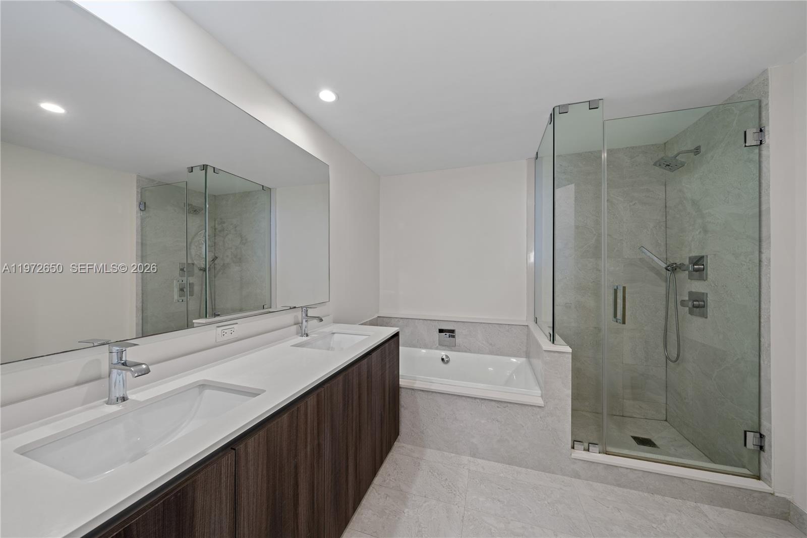 ARIA ON THE BAY CONDO - Residential