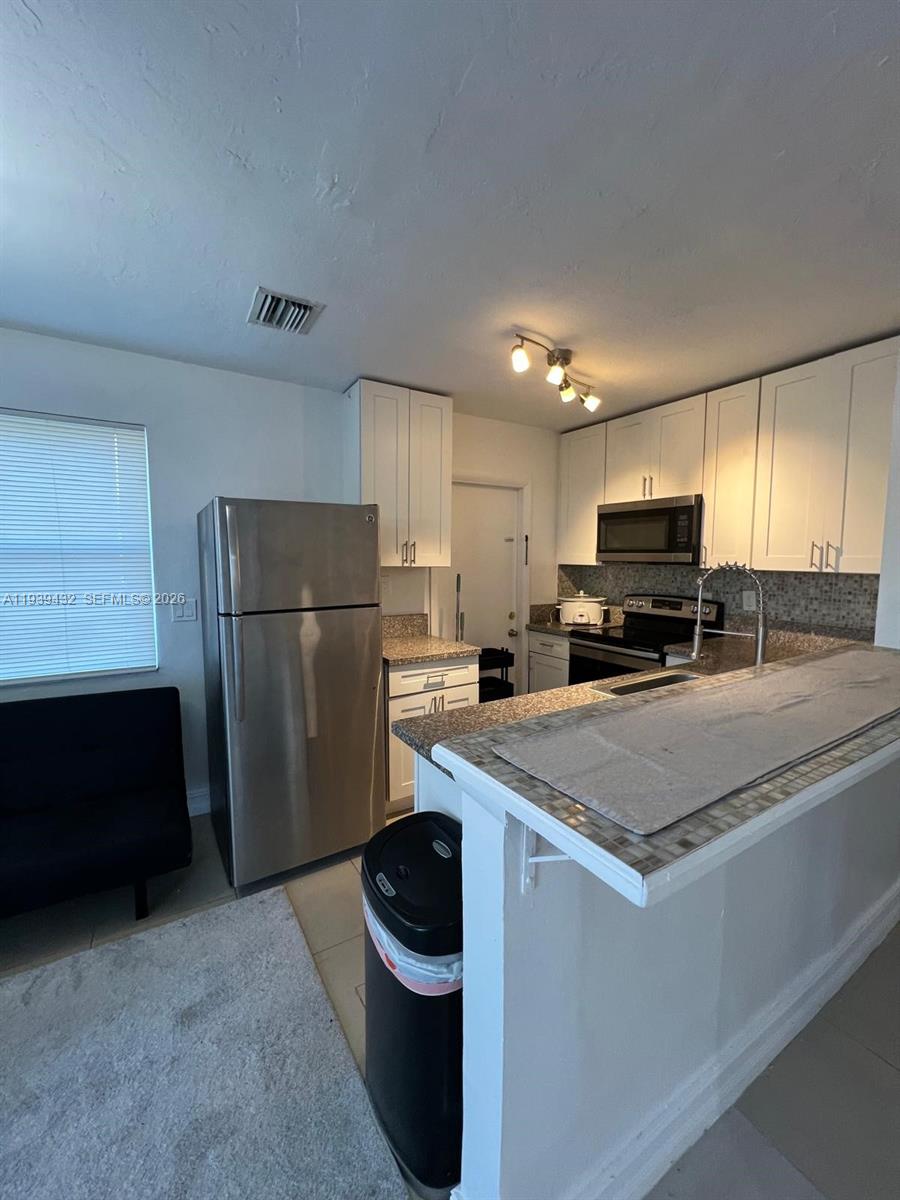 ROOSEVELT GARDENS 2ND ADD - Residential Lease