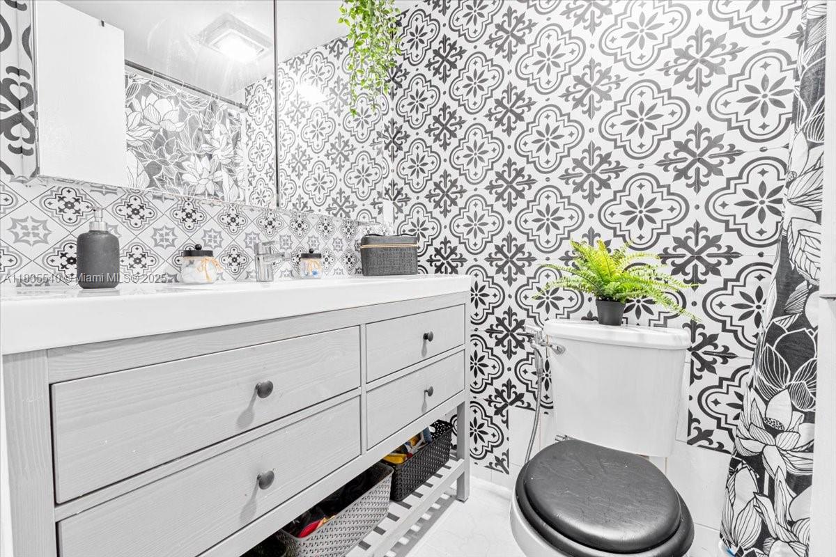 PALM-EAST GARDENS CONDO - Residential