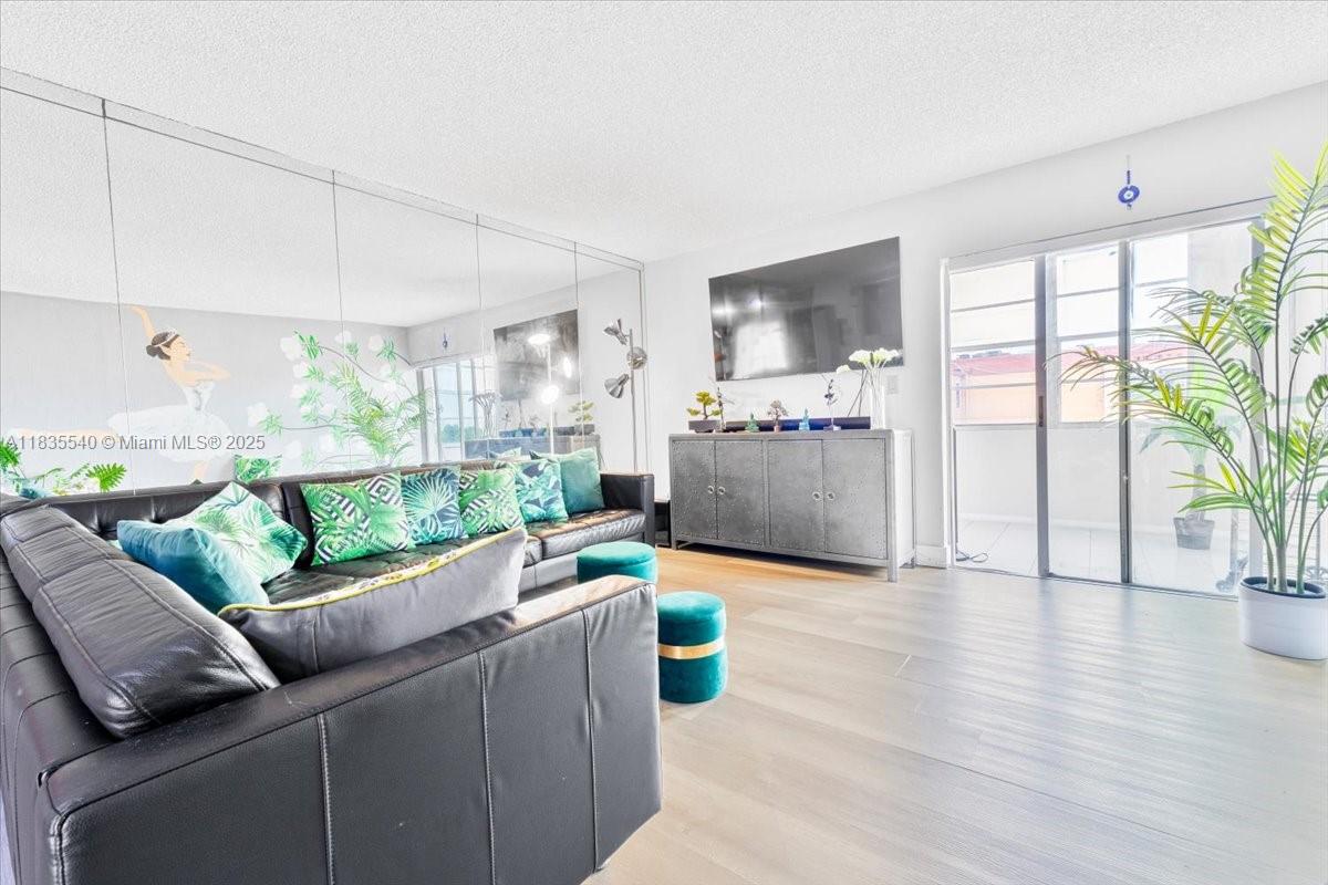 PALM-EAST GARDENS CONDO - Residential