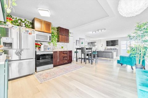 1890 W 56th St 1411 Hialeah FL 33012