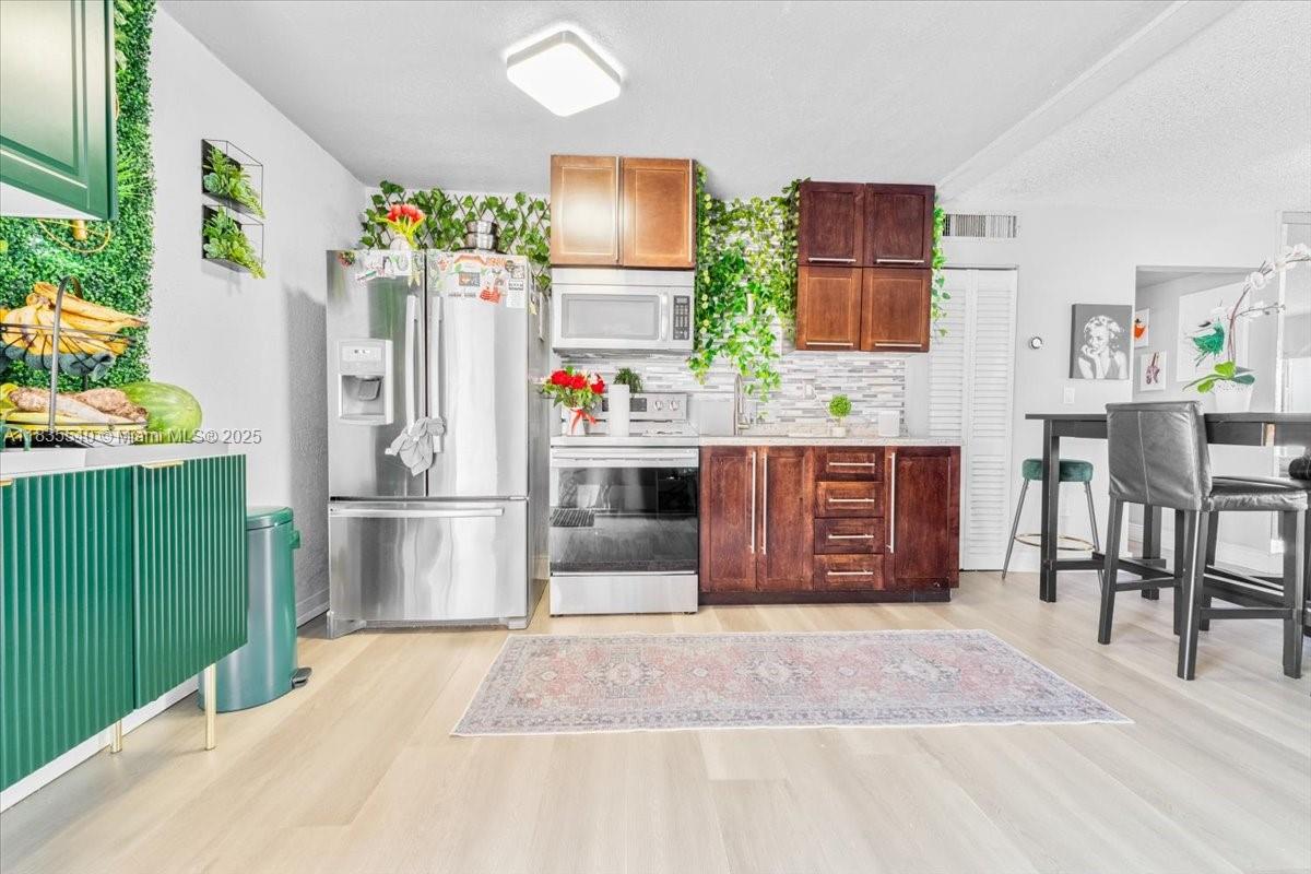 PALM-EAST GARDENS CONDO - Residential