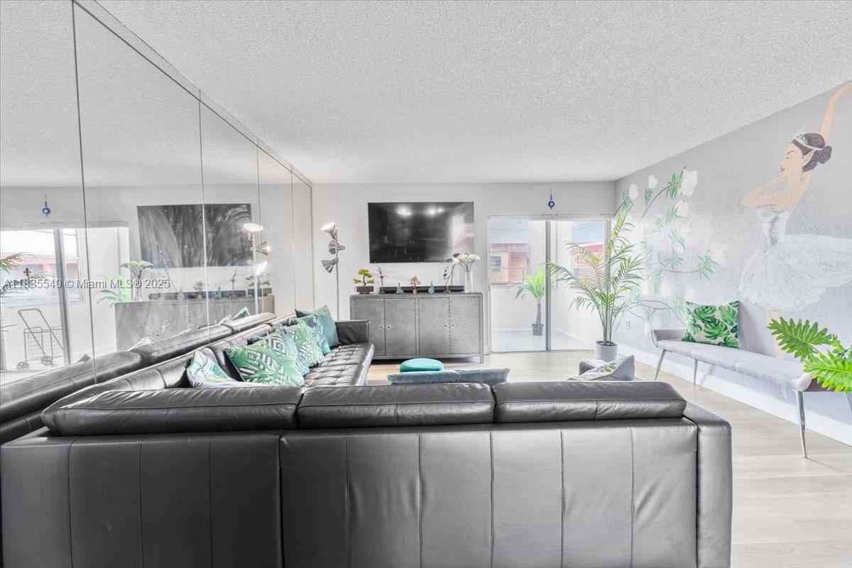 PALM-EAST GARDENS CONDO - Residential