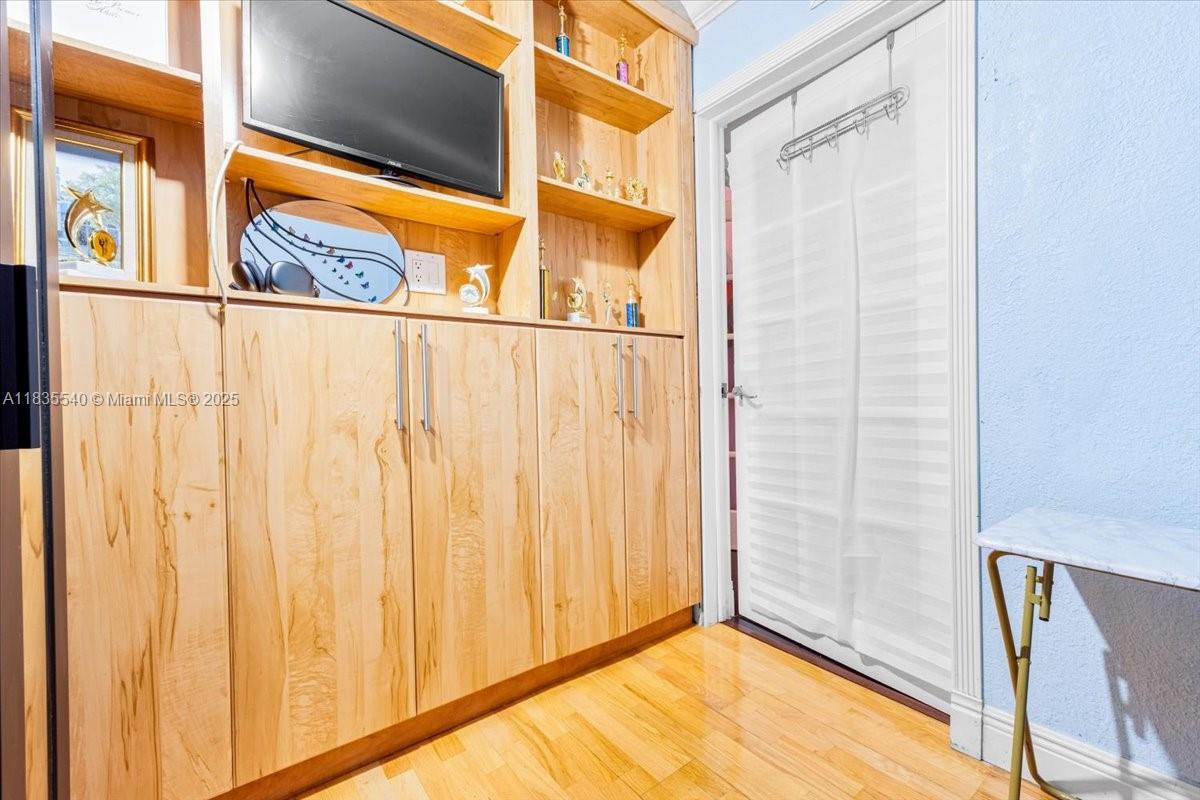 PALM-EAST GARDENS CONDO - Residential