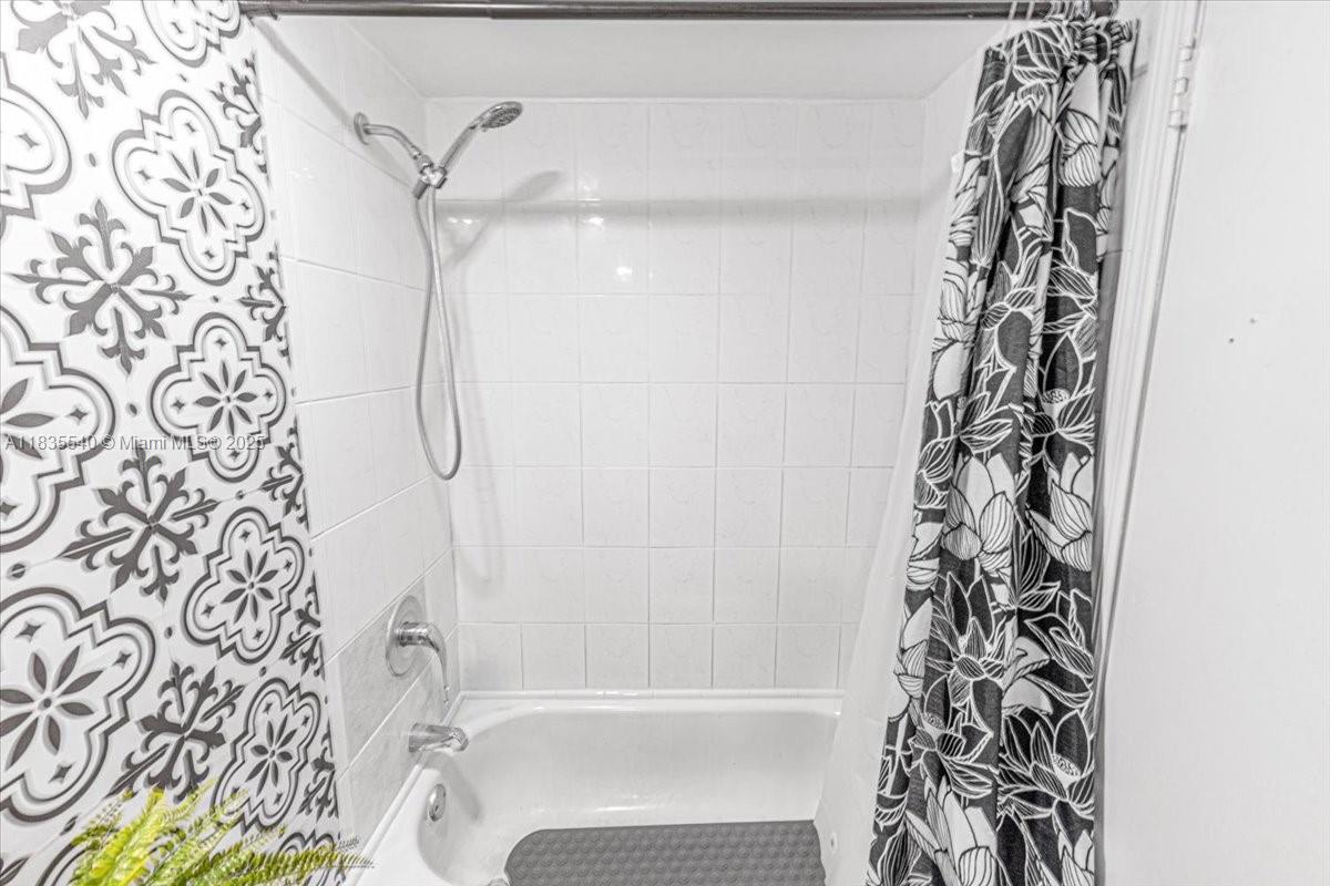 PALM-EAST GARDENS CONDO - Residential