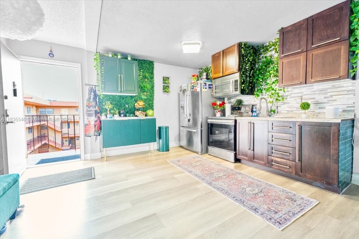 PALM-EAST GARDENS CONDO - Residential