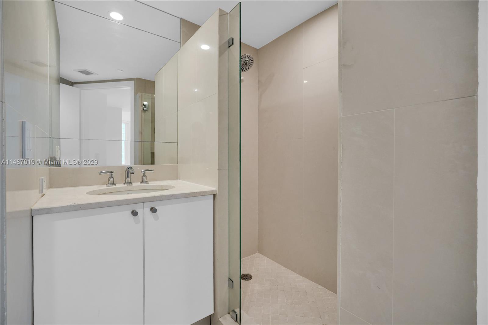 CARBONELL CONDO - Residential Lease