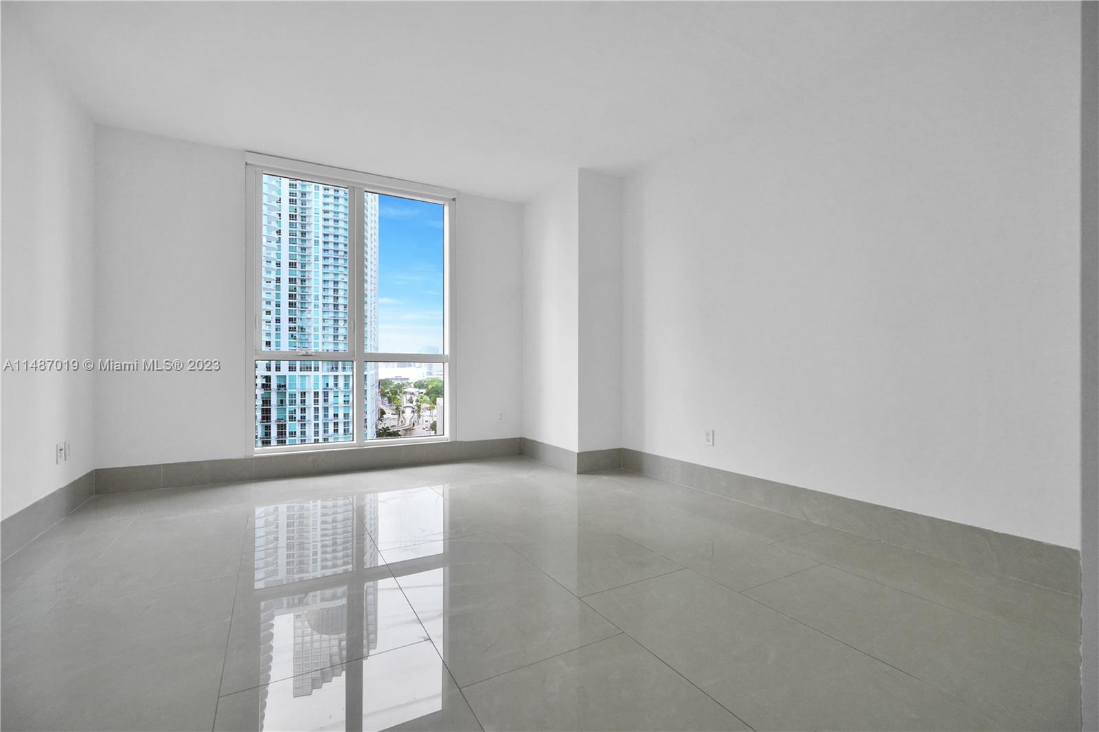 CARBONELL CONDO - Residential Lease