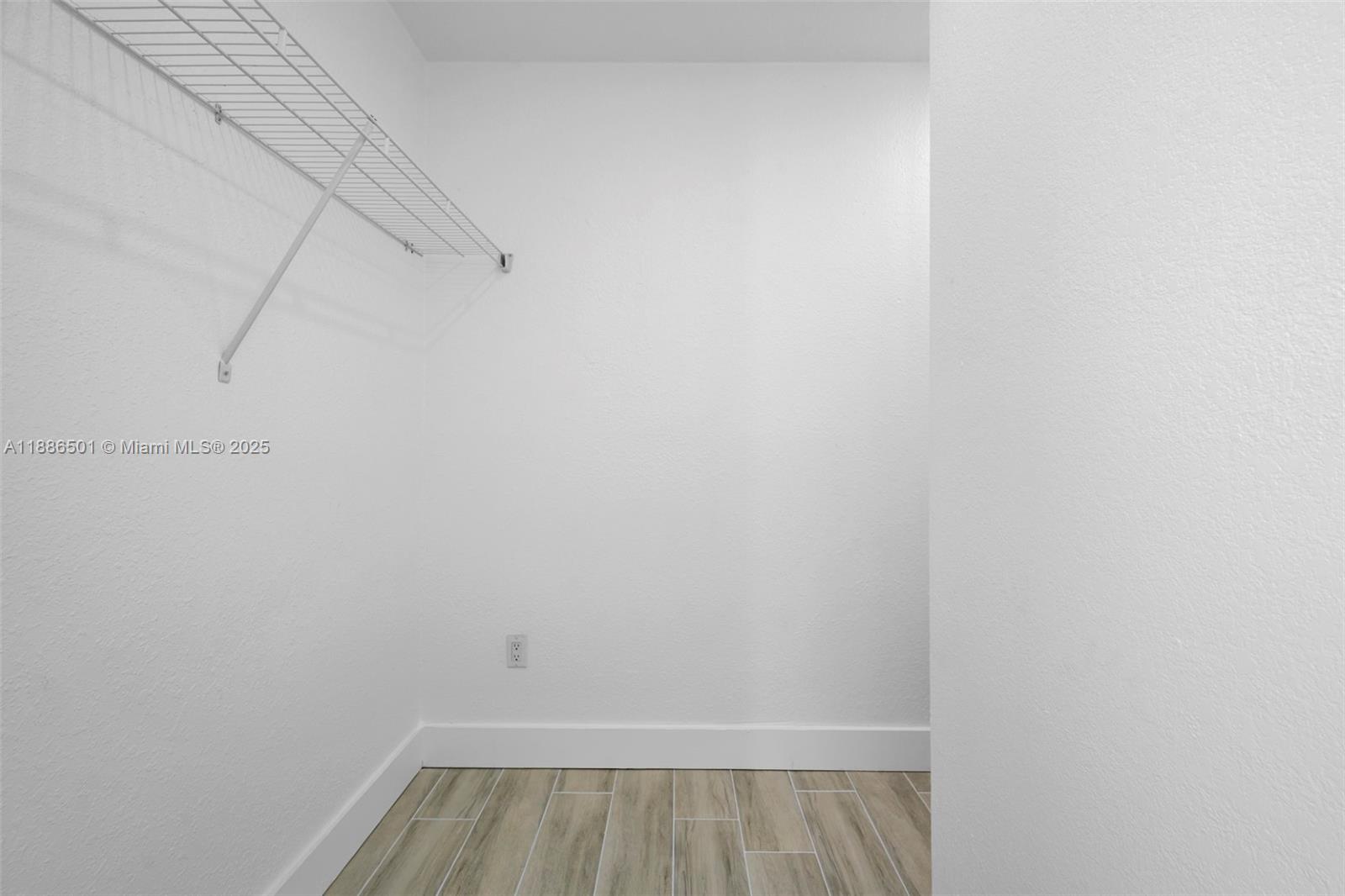 PINEWOOD PARK PL AMD 2ND - Residential Lease