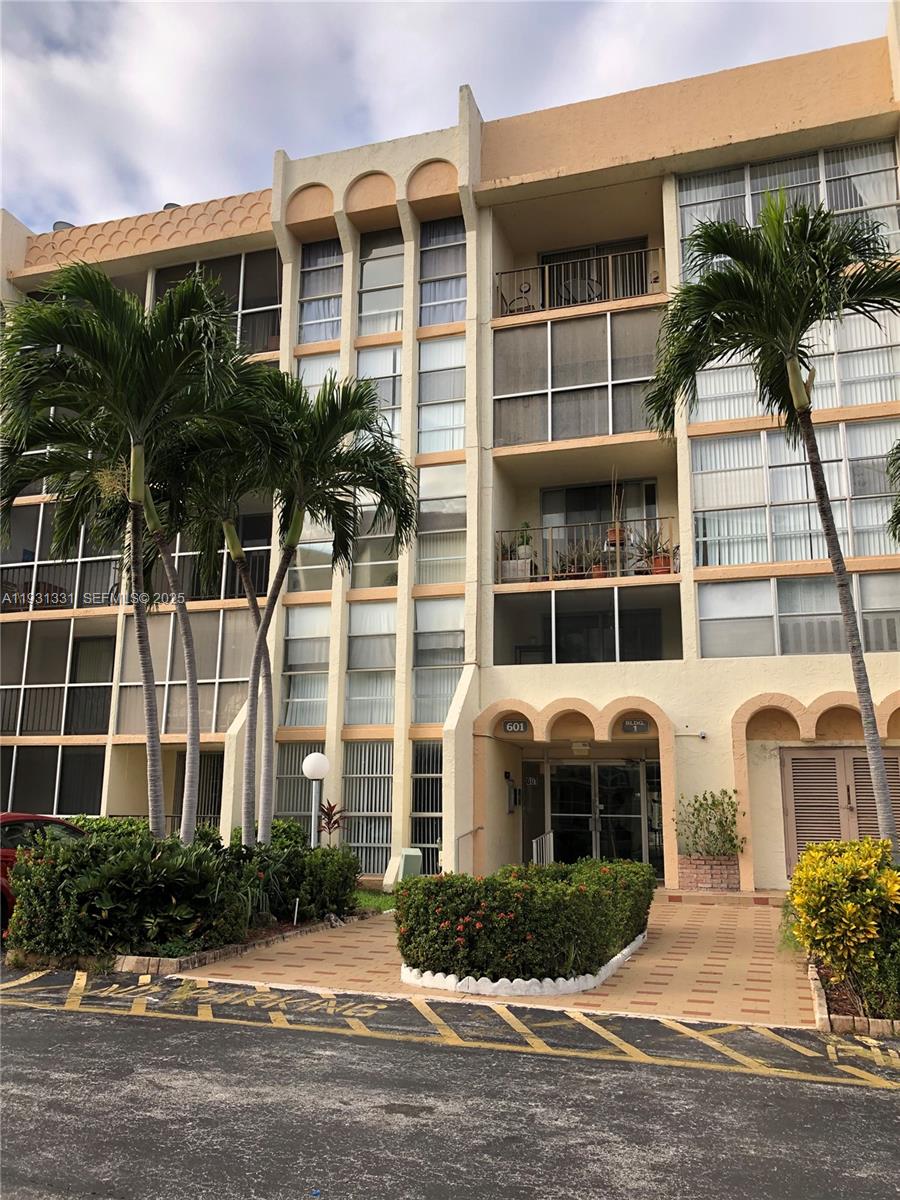 DESOTO PARK CONDO - Residential Lease