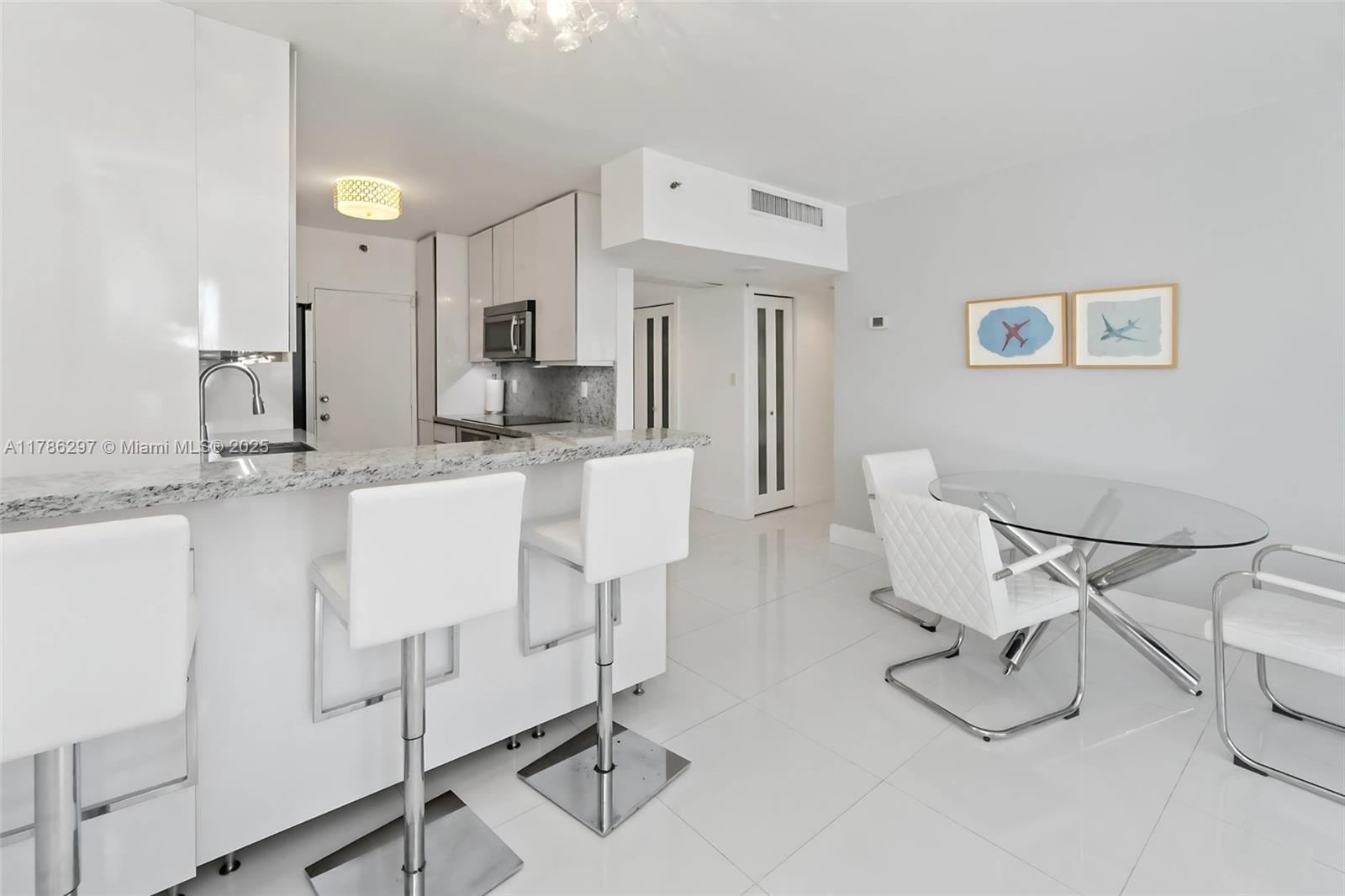 100 Lincoln Rd 611