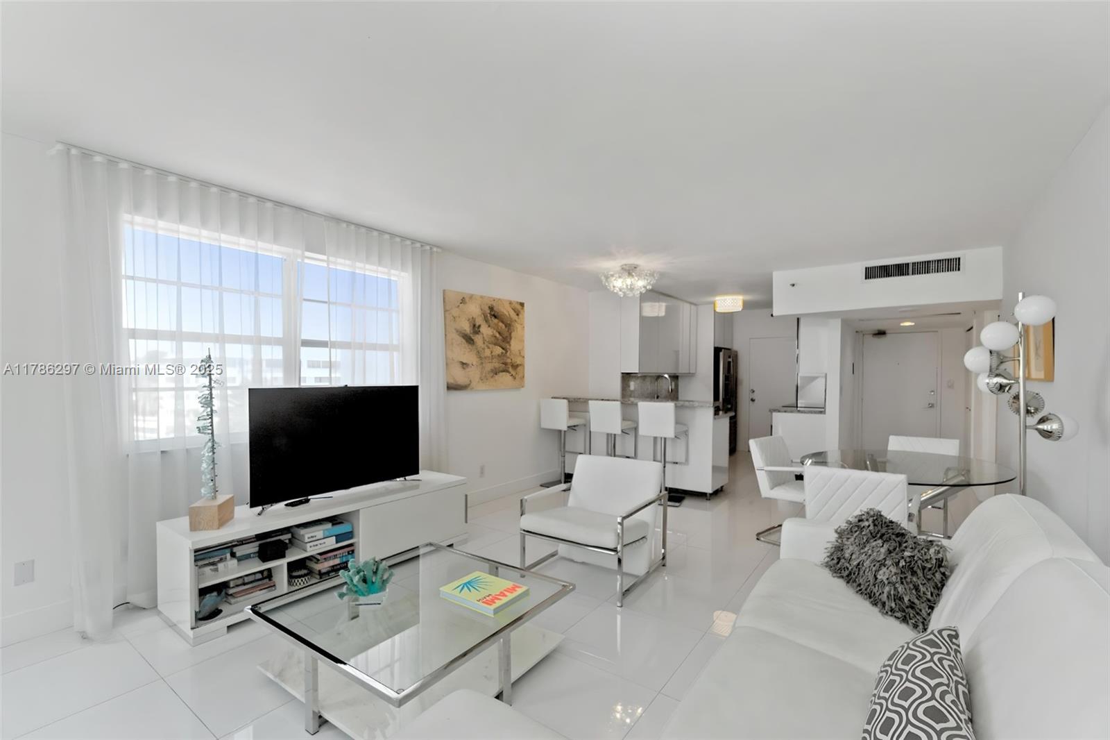 100 Lincoln Rd 611