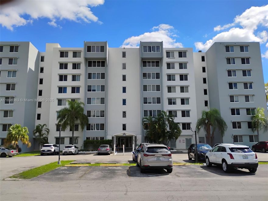 Spacious 1-bedroom condo ideally located in the heart of Dadeland! Just steps away from Dadeland Mall, top-rated schools, Baptist Hospital, Metrorail, and major highways.