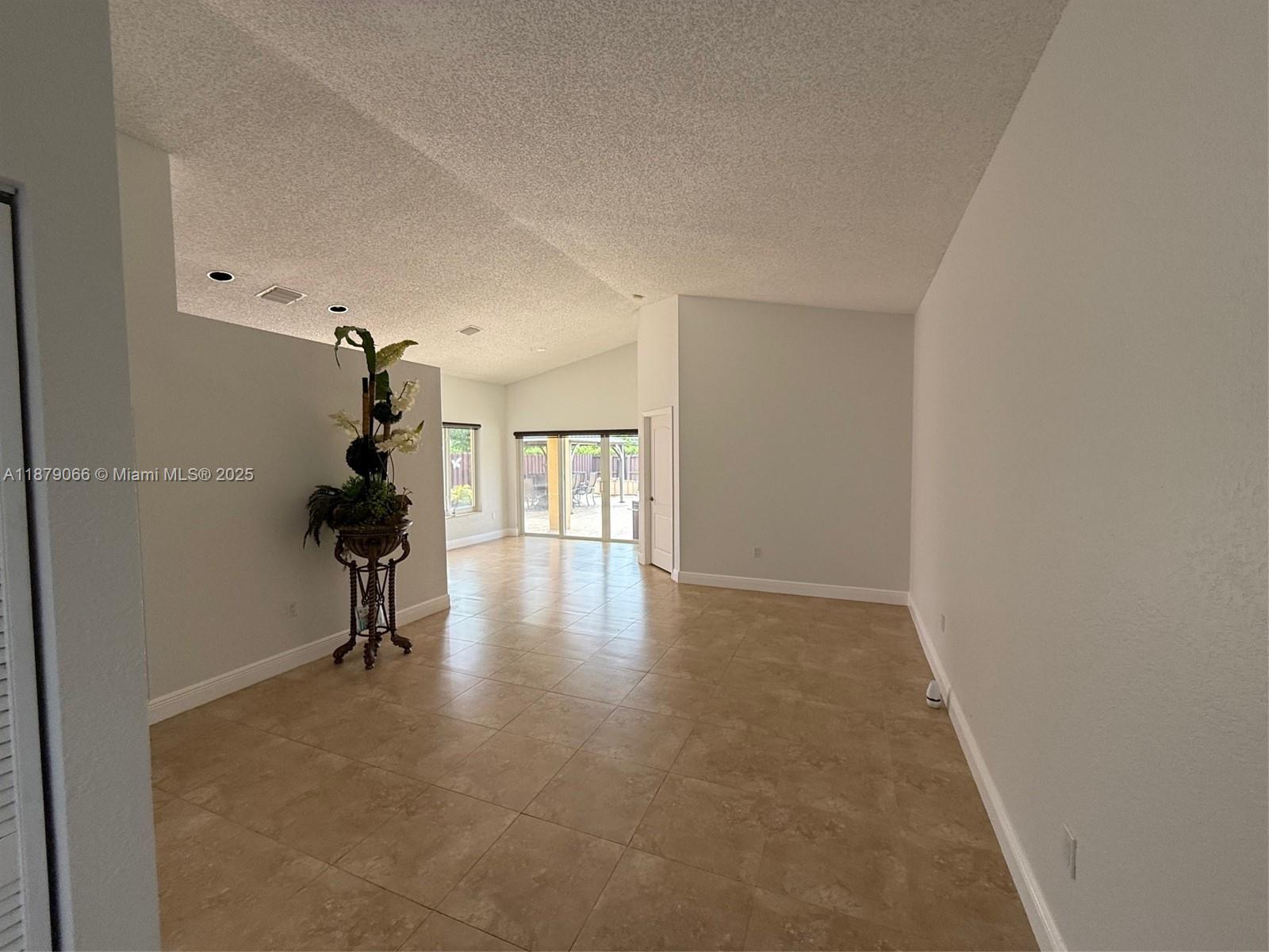Bright and spacious 3 bedroom / 2 bathroom single family homes in a wonderful gated community. one car garage, larg e fenced back yard, modern kitchen, modern bathrooms, high efficiency A/C, ceramic floors throughout (no carpet), full sized washer/dryer in large laundry room, excellent schools, close to shopping, highways, and more. Very low inventory in the area, this will not last long. Do not miss the opportunity!!
PLEASE TEXT GUILLERMO 305-987-0776.