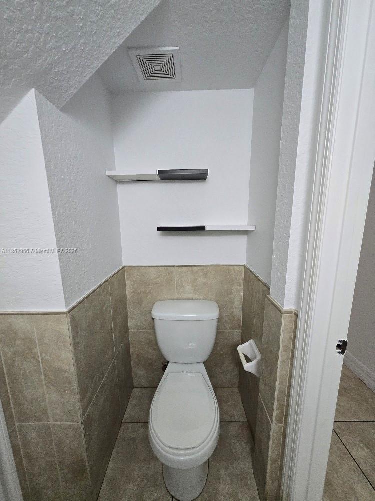 NORTH TREASURE TOWNHOMES - Residential Lease