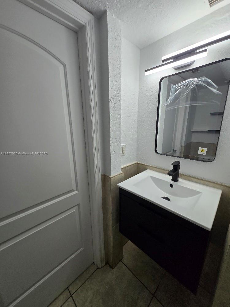 NORTH TREASURE TOWNHOMES - Residential Lease