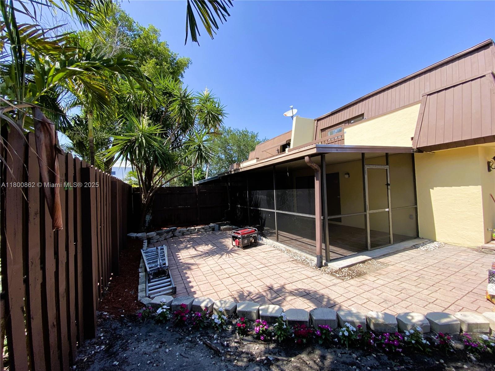 CEDAR GARDENS TOWNHOUSES - Residential
