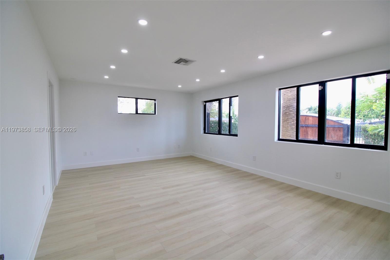 DIXIE ESTATES 1ST ADDN - Residential