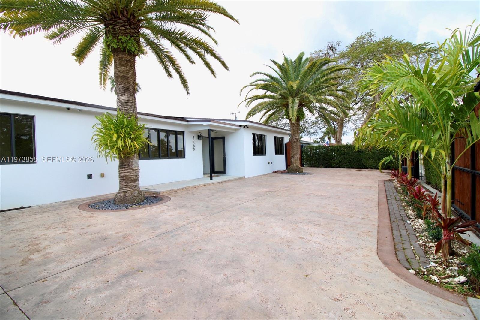 DIXIE ESTATES 1ST ADDN - Residential