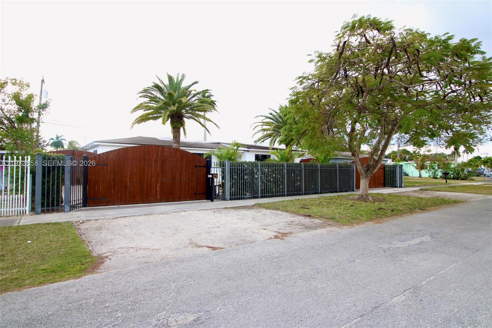 DIXIE ESTATES 1ST ADDN - Residential