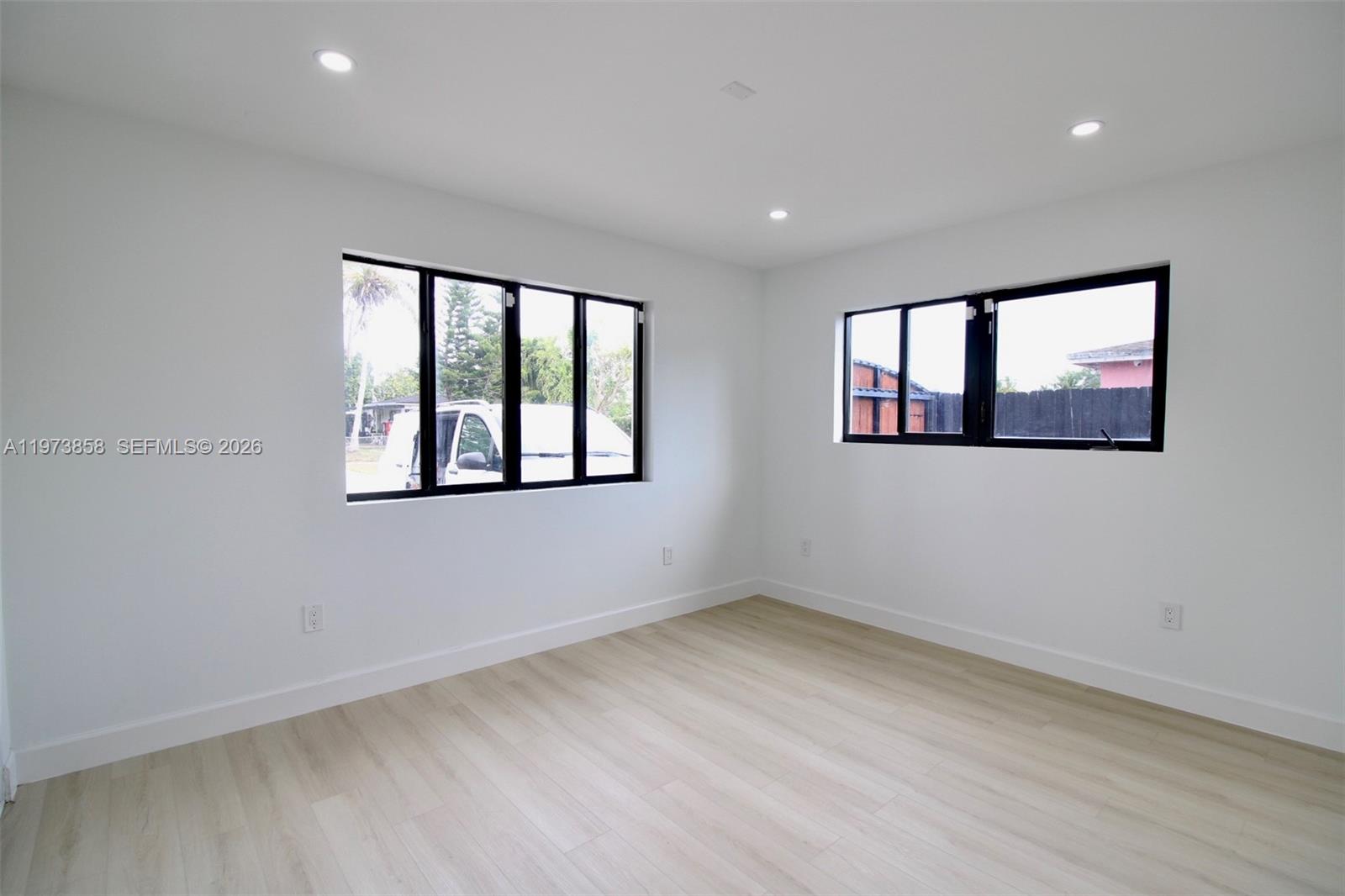 DIXIE ESTATES 1ST ADDN - Residential