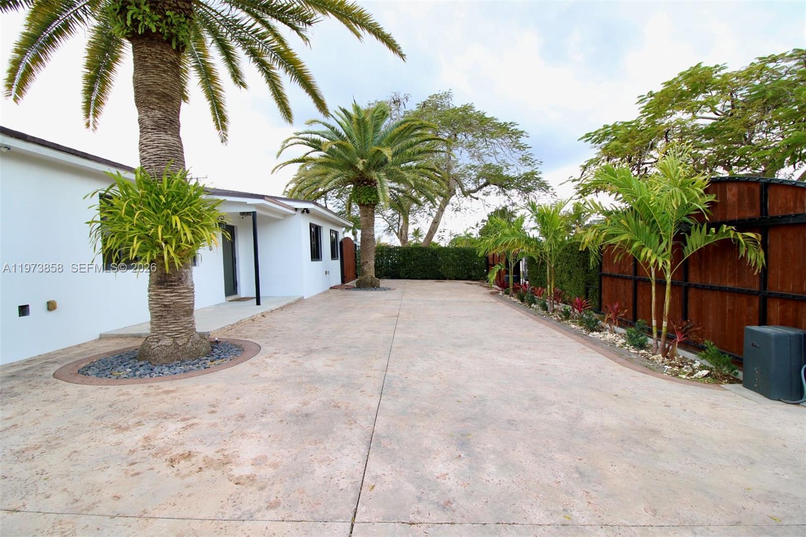 DIXIE ESTATES 1ST ADDN - Residential