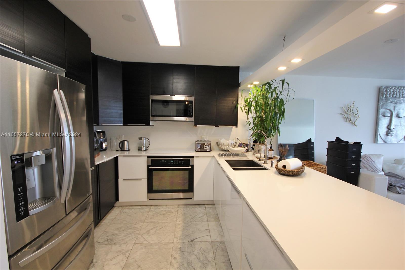 5151 Collins Ave 933