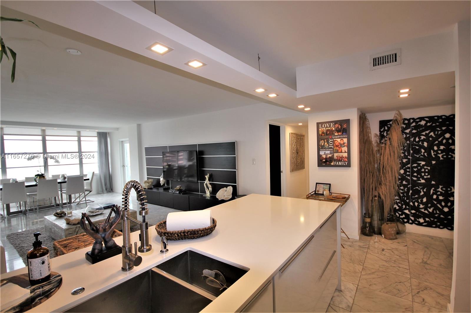 5151 Collins Ave 933