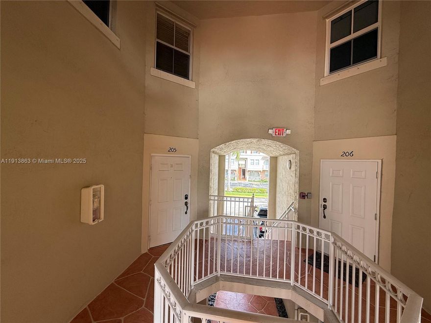 3 bdrms 2.5 baths split level condo in the Century Park community.  This spacious unit is close to shopping, reataurants, medical services and places of worship.  It is 2.7 miles from FIU, 2 minutes from Midway Crossings Mall, one block from StRd 973 and within easy access to the Palmetto and 836.