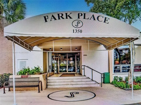 900 Saint Charles Pl Unit 513, Pembroke Pines, FL 33026 - MLS#: A11727036