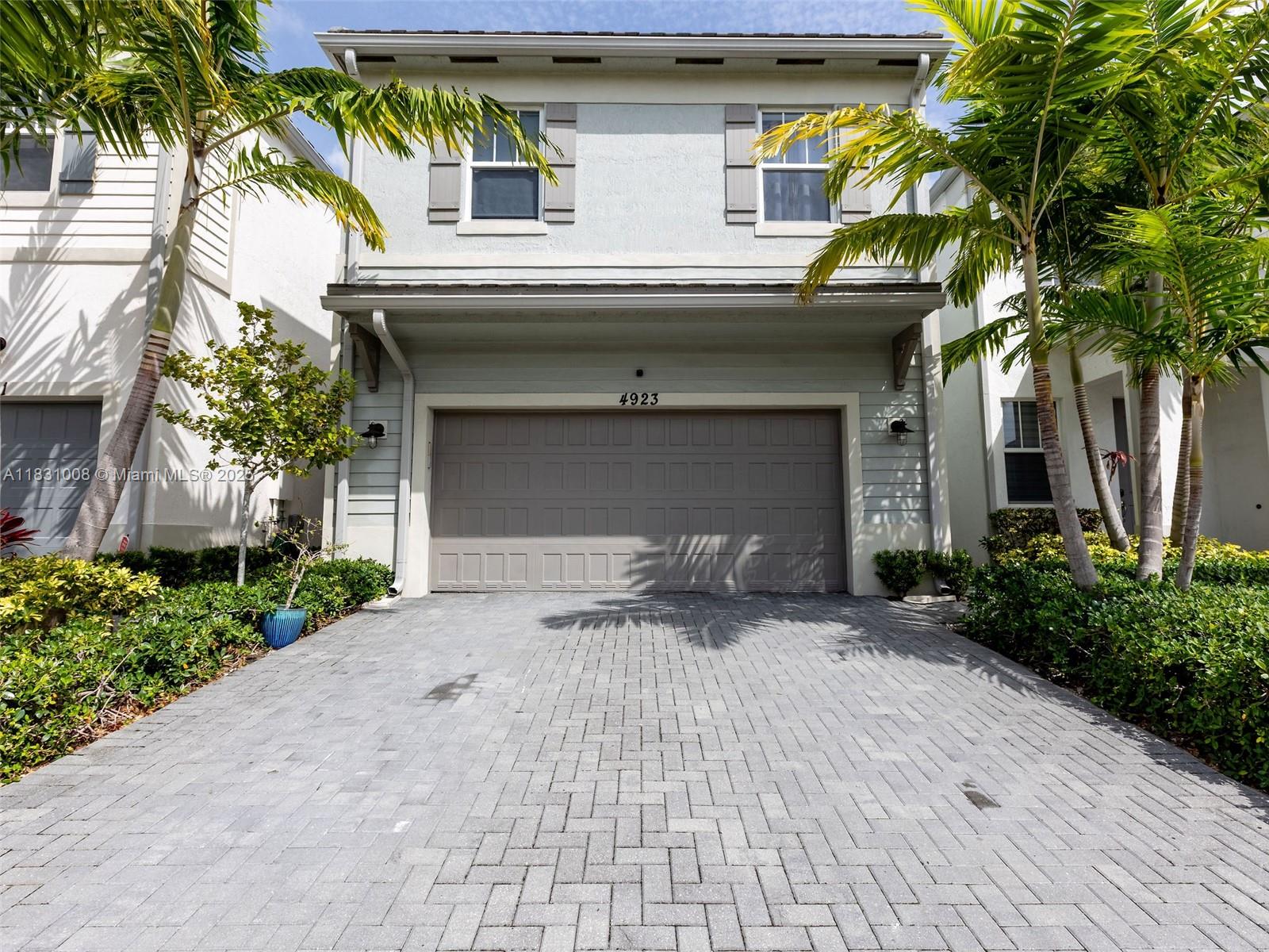 4923 NW 48th Ter