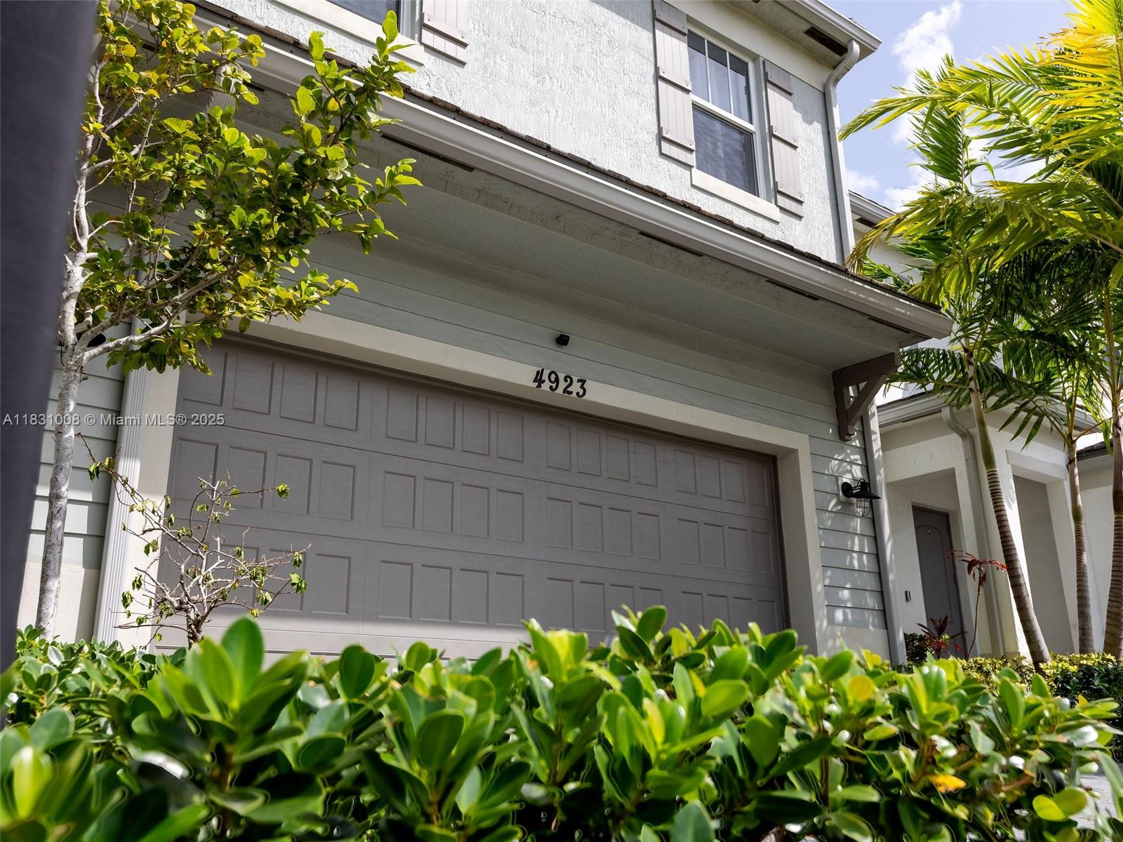 4923 NW 48th Ter