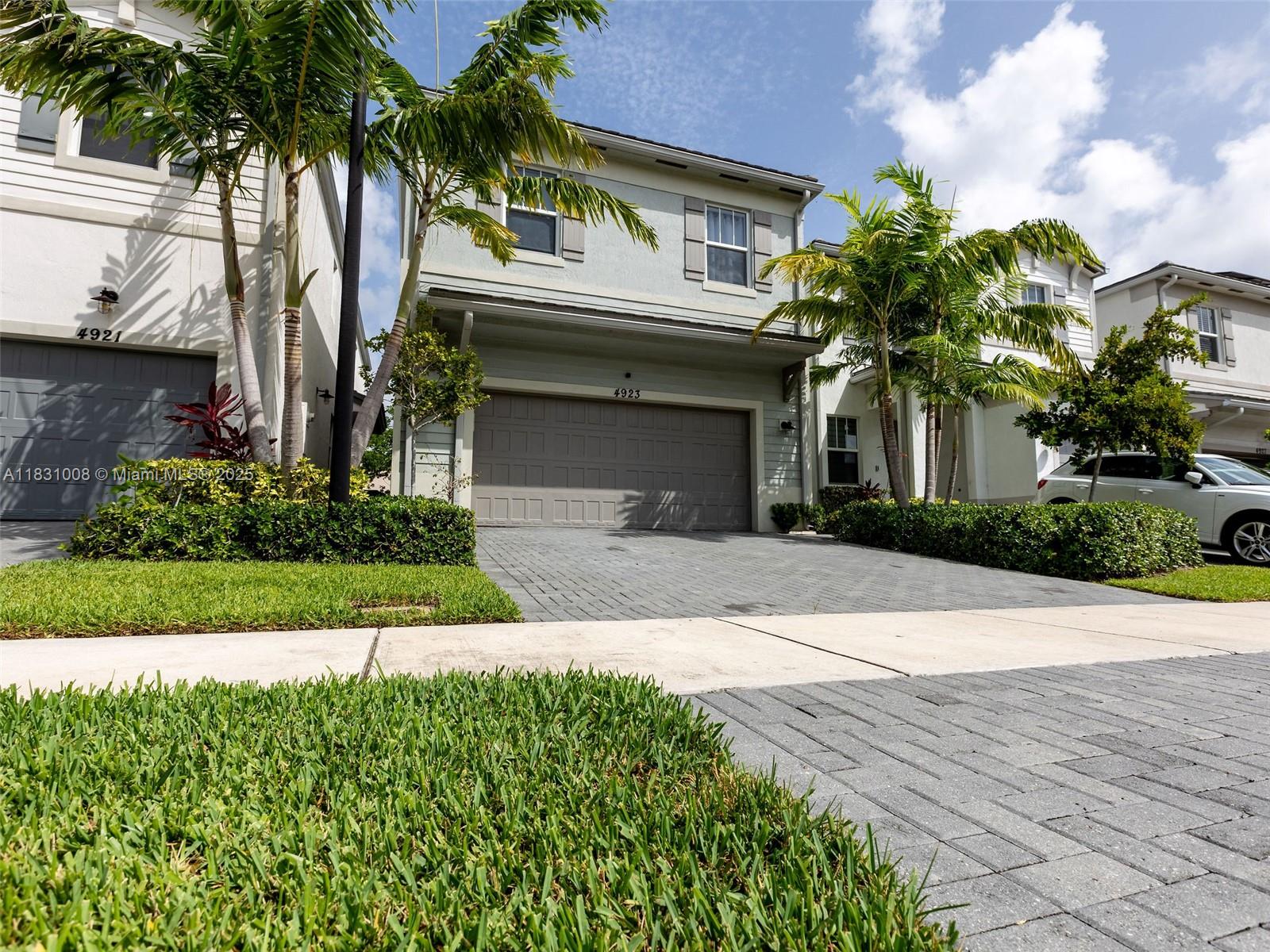 4923 NW 48th Ter