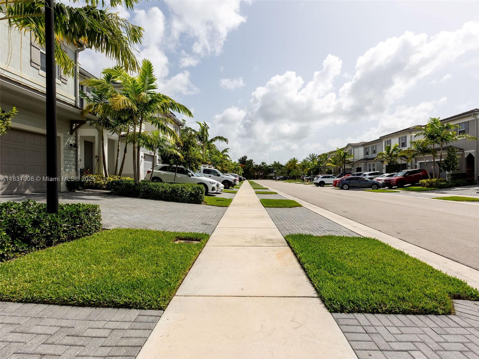 4923 NW 48th Ter