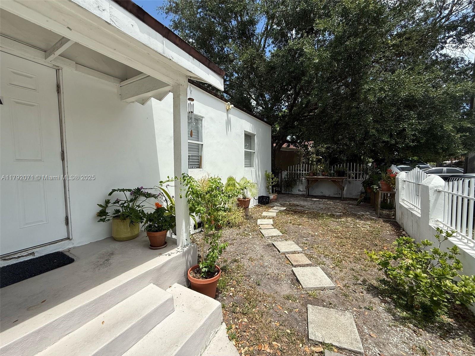 275 Nw 46th St Front, Miami, Broward County, Florida - 2 Bedrooms  
1 Bathrooms - 