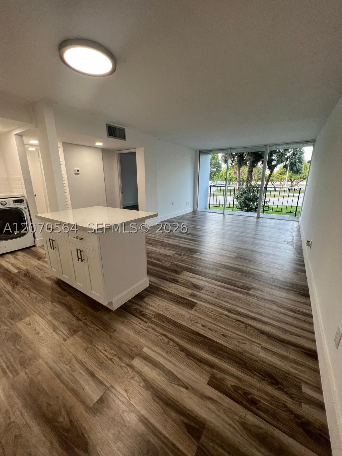 310 Fontainebleau Blvd 204