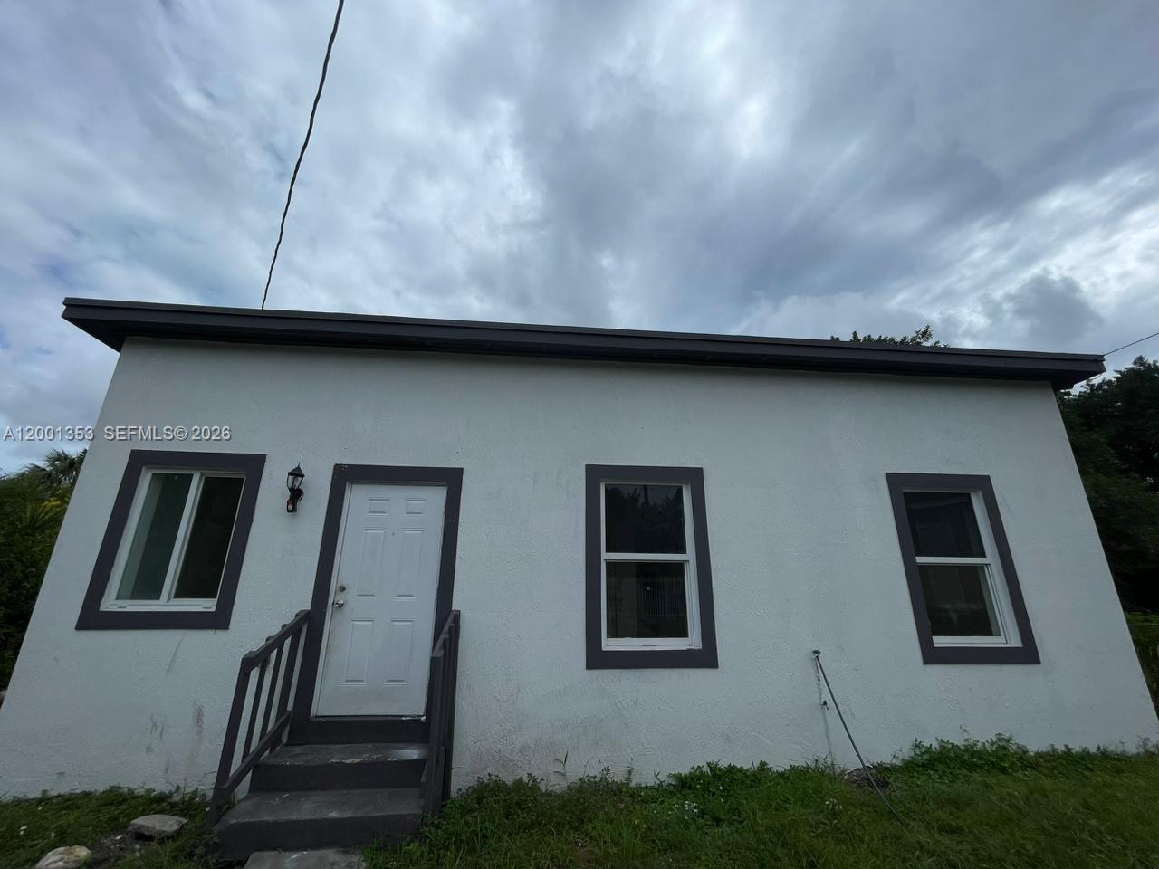 NO MIAMI EST SEC 3 - Residential Lease