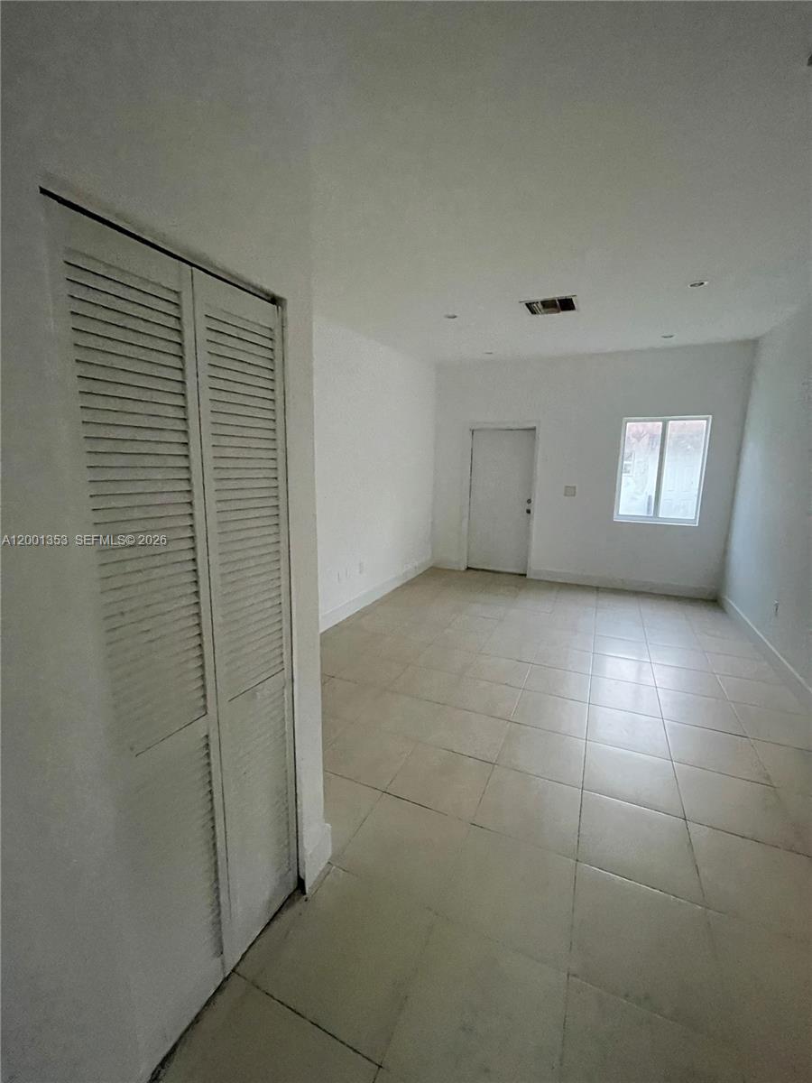 NO MIAMI EST SEC 3 - Residential Lease